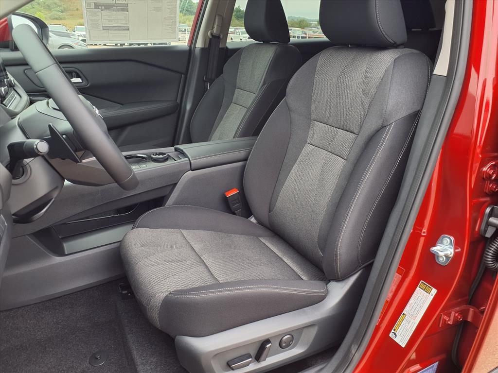 2026 Nissan Rogue SV photo 4