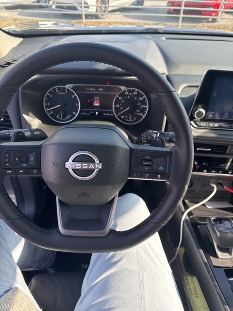 2025 Nissan Rogue SV's photo