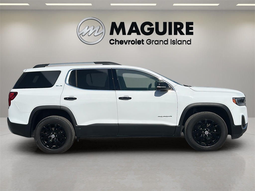 2022 Gmc Acadia SLE photo 2