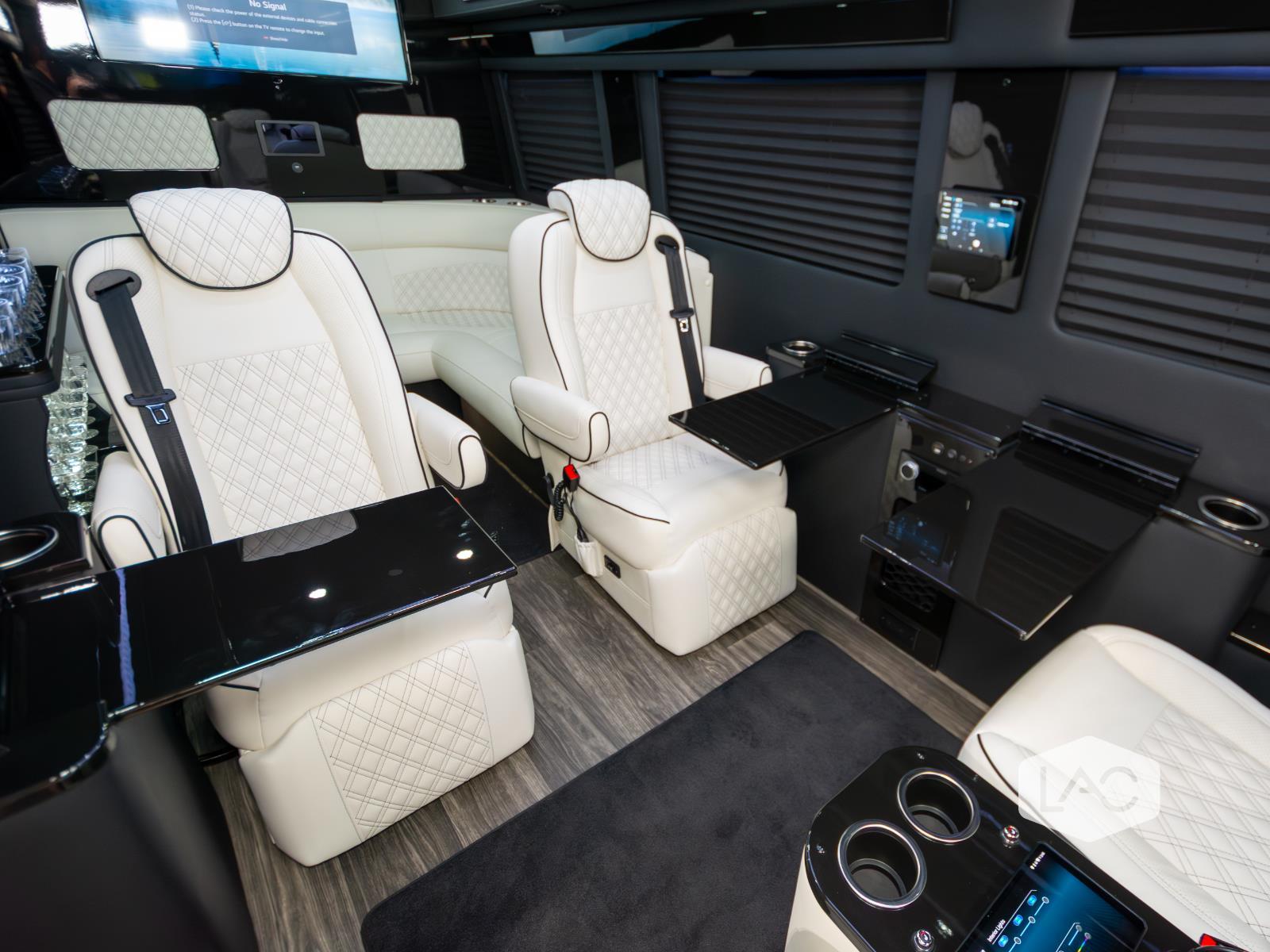 2024 Mercedes Benz Sprinter 3500 photo 3