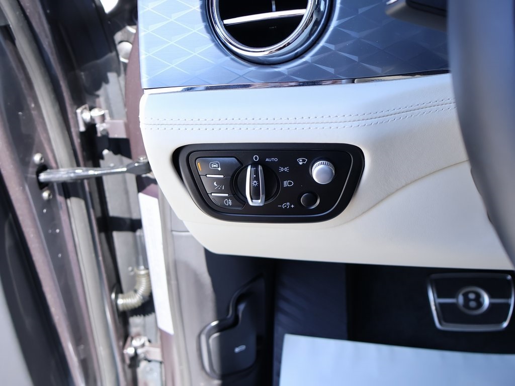 2023 Bentley Bentayga EWB Azure photo 34