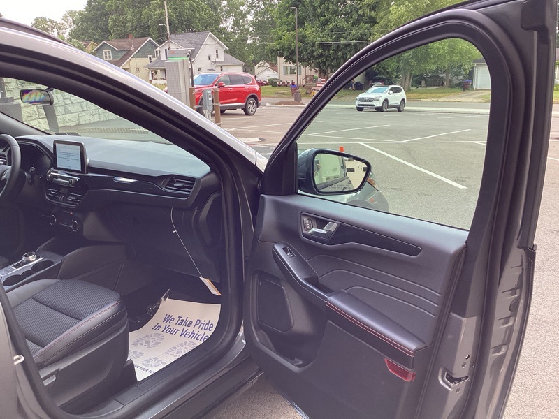 2025 Ford Escape Hybrid ST-Line Select photo 13