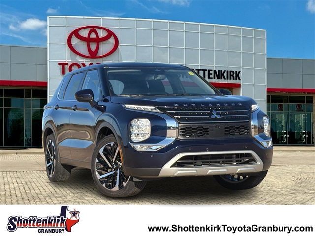 2024 Mitsubishi Outlander SE's photo