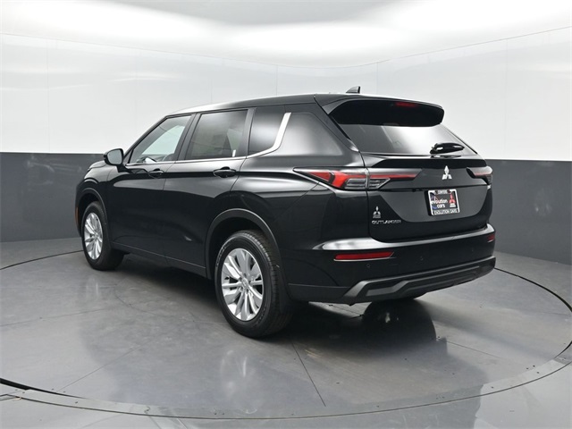 2025 Mitsubishi Outlander ES photo 2