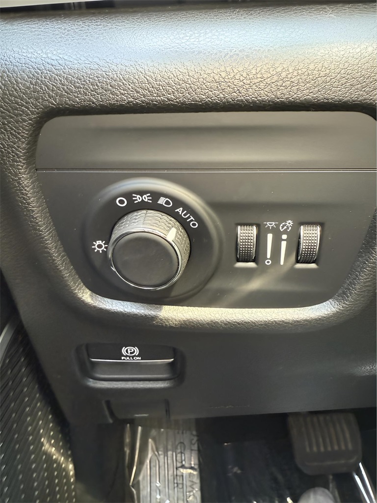 2021 Jeep Grand Cherokee Laredo photo 31