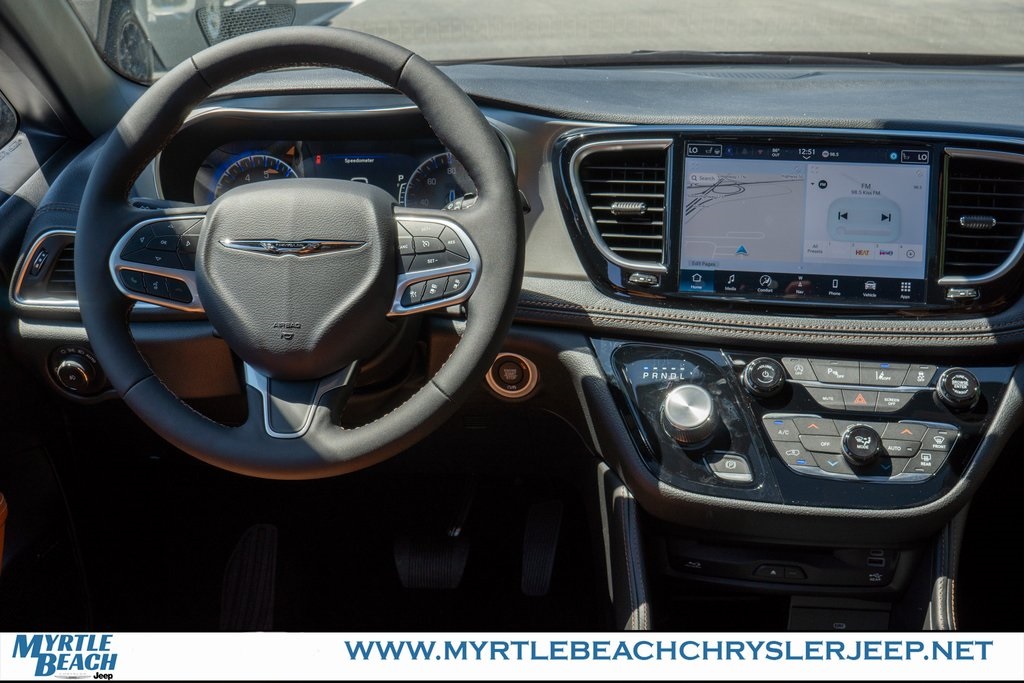 2026 Chrysler Pacifica Pinnacle photo 15