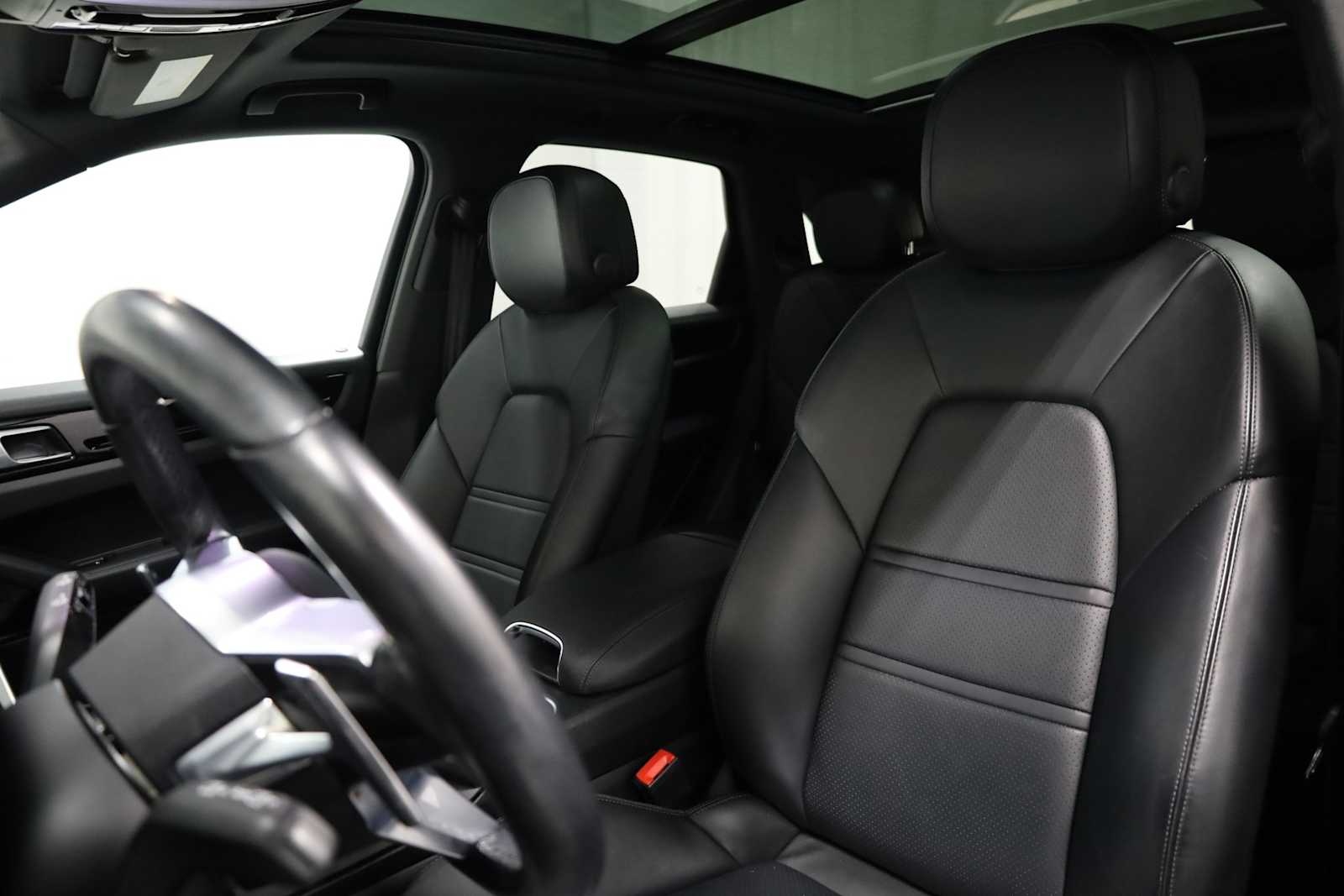 2022 Porsche Cayenne Base photo 4