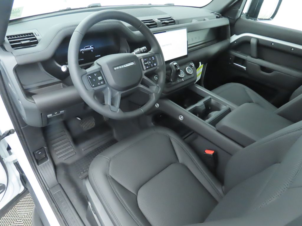 2025 Land Rover Defender 110 S photo 9