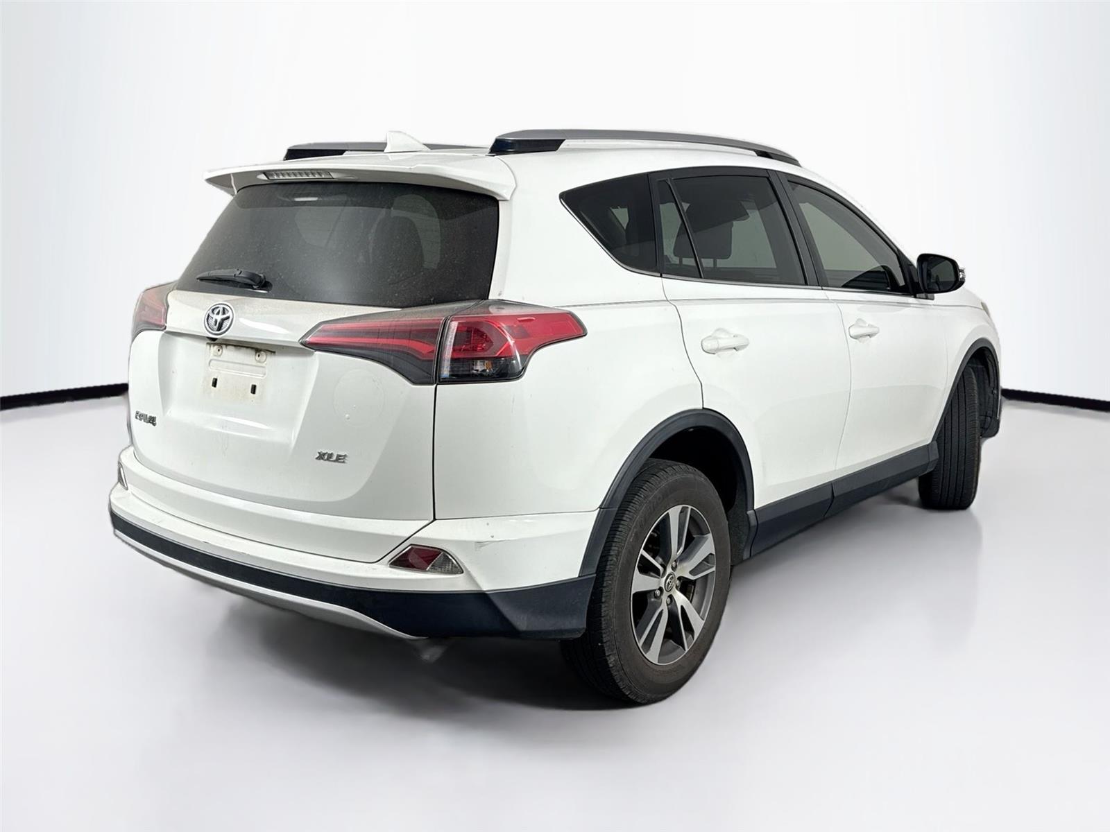 2018 Toyota RAV4 XLE photo 6