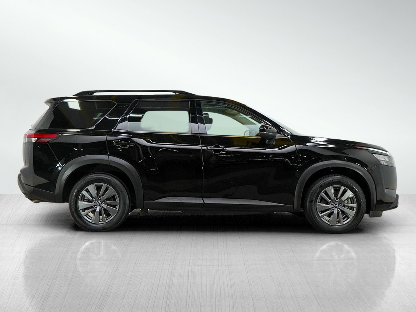 2023 Nissan Pathfinder SV photo 6