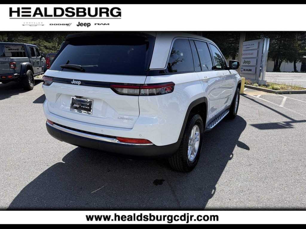 2025 Jeep Grand Cherokee Laredo photo 4
