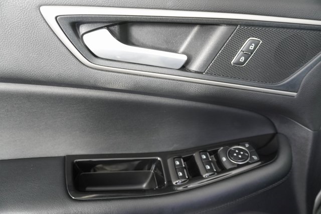 2020 Ford Edge SEL photo 18