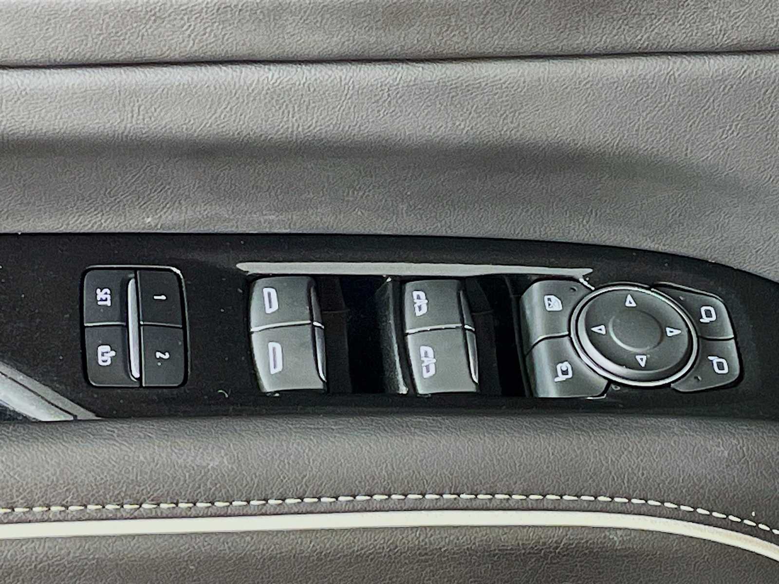 2023 Cadillac Escalade Premium Luxury photo 13