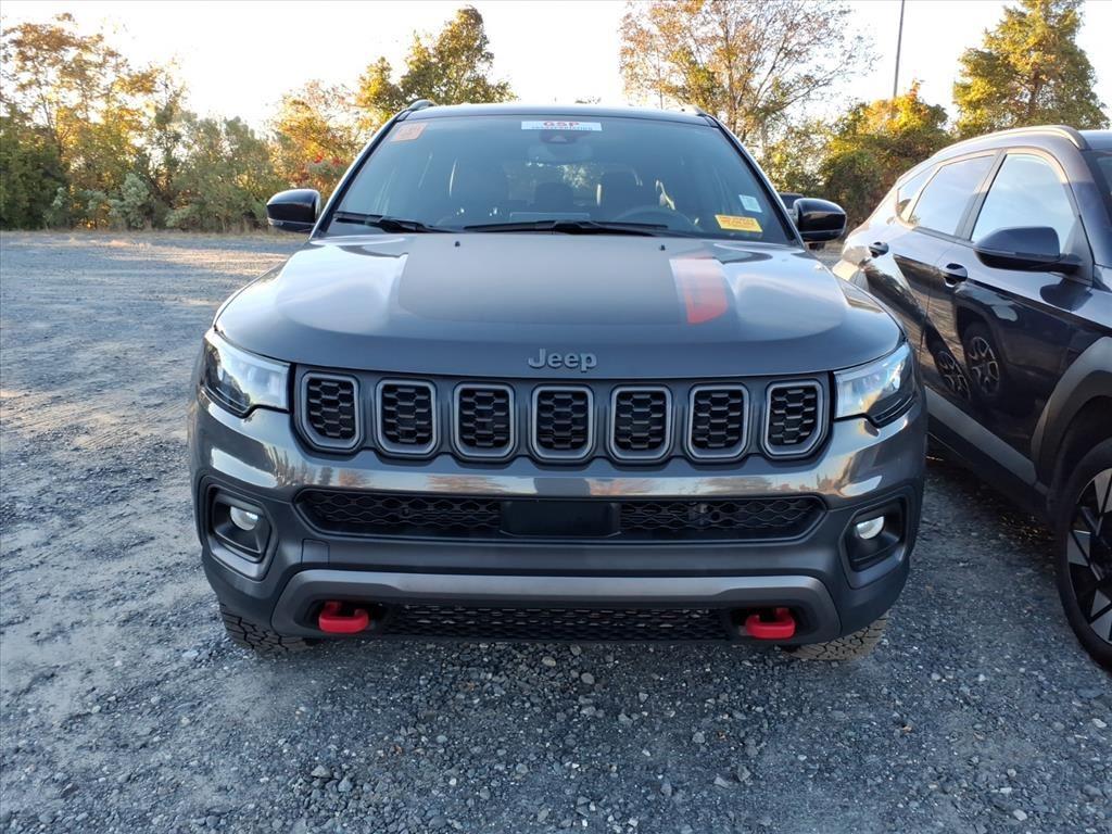 2024 Jeep Compass Trailhawk photo 3
