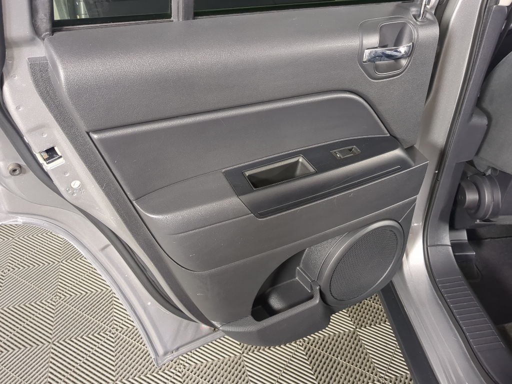 2016 Jeep Compass Sport photo 13