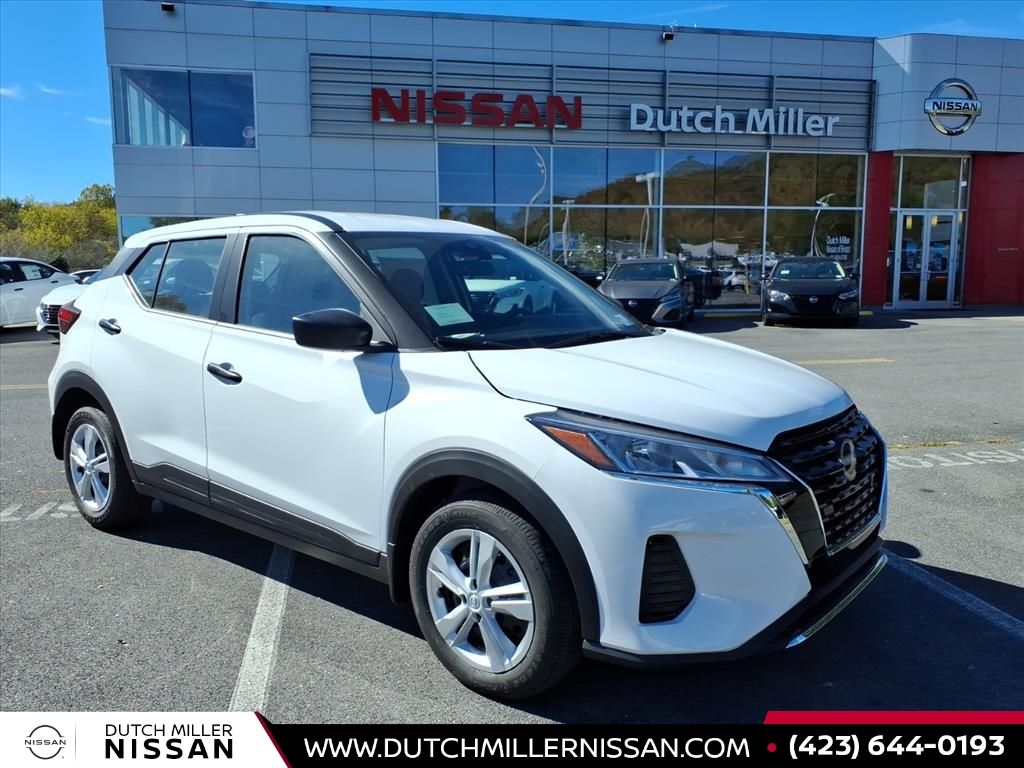 2025 Nissan KICKS PLAY Base's photo