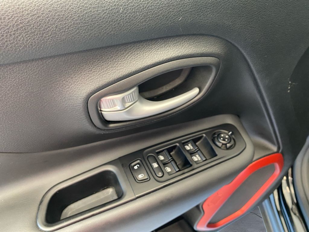 2023 Jeep Renegade Trailhawk photo 12
