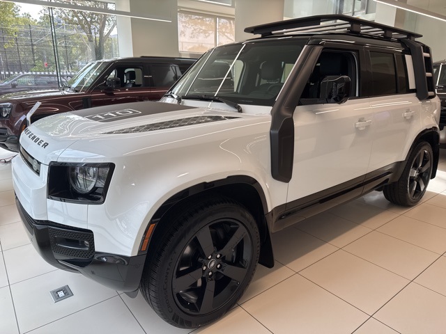 2025 Land Rover Defender X-Dynamic SE's photo