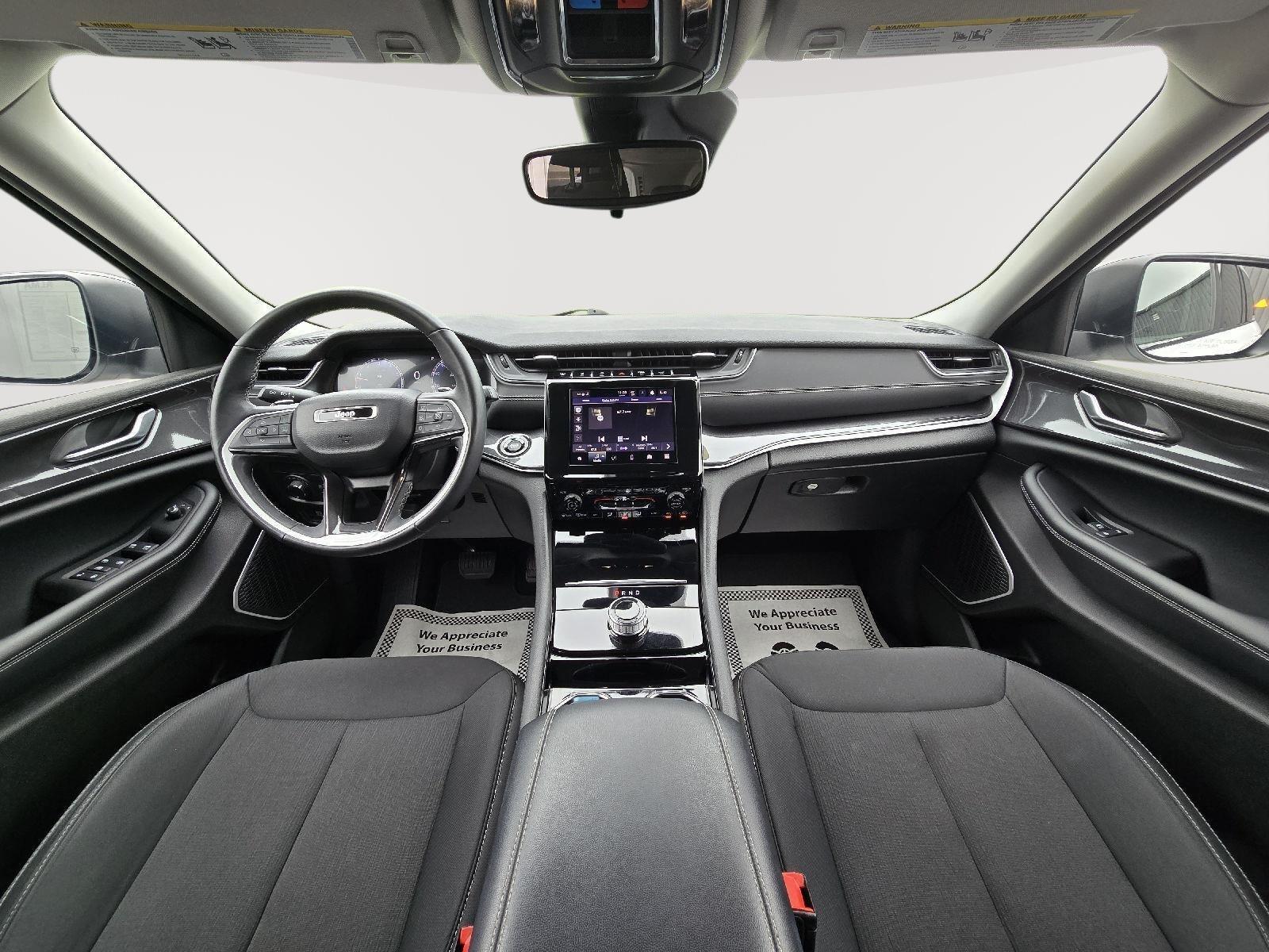 2022 Jeep Grand Cherokee Laredo photo 17