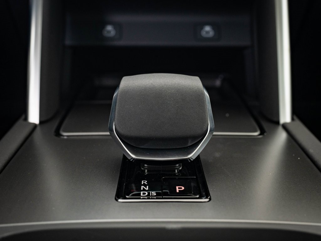 2025 Land Rover Discovery Sport S photo 27