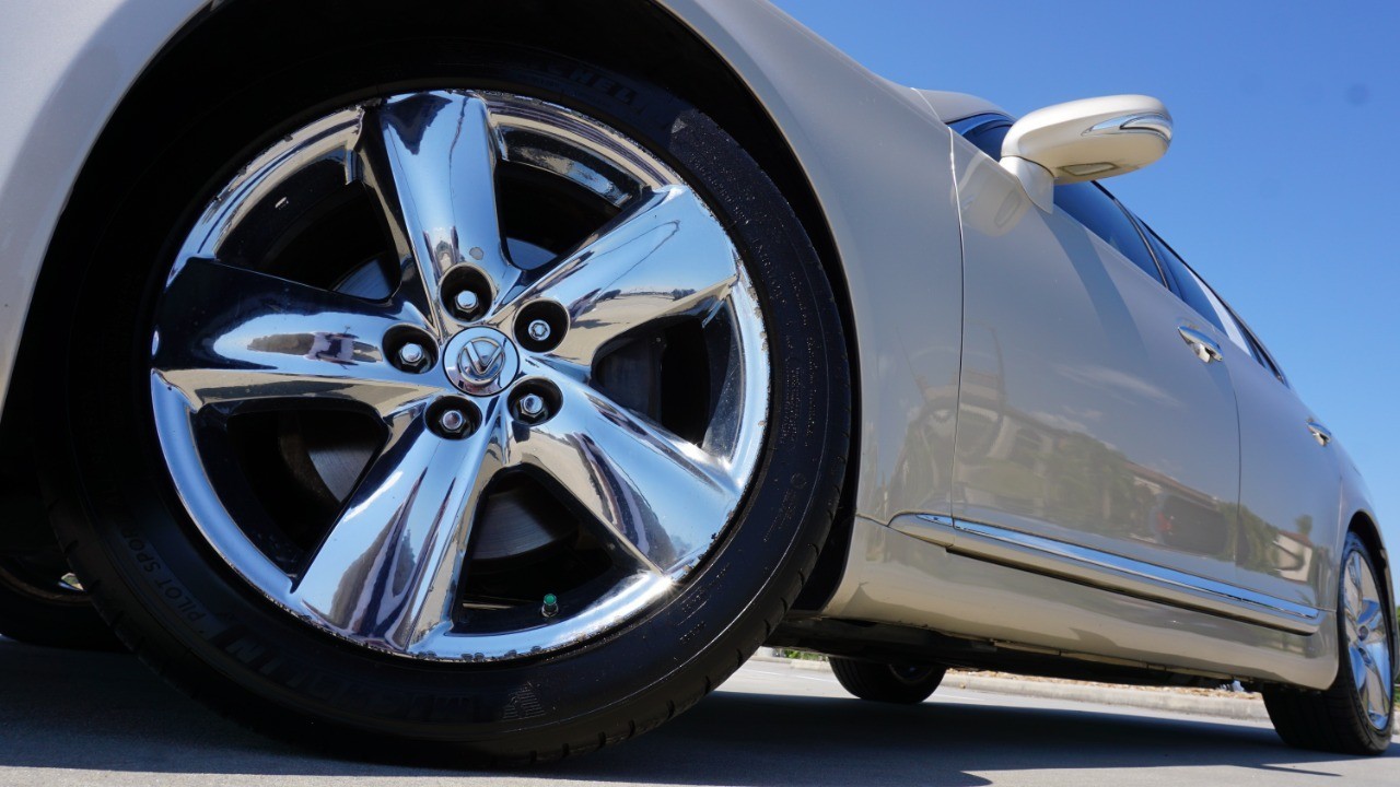 2011 Lexus LS 460 photo 11
