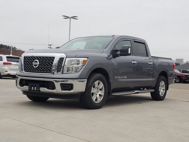 2018 Nissan Titan SV photo 3
