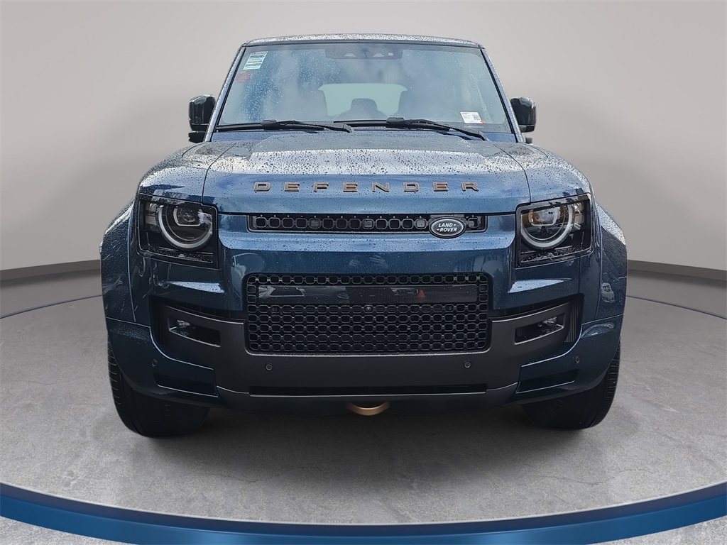 2026 Land Rover Defender 110 V8 photo 2