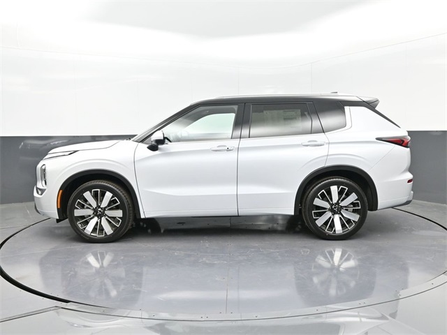 2025 Mitsubishi Outlander SEL photo 2