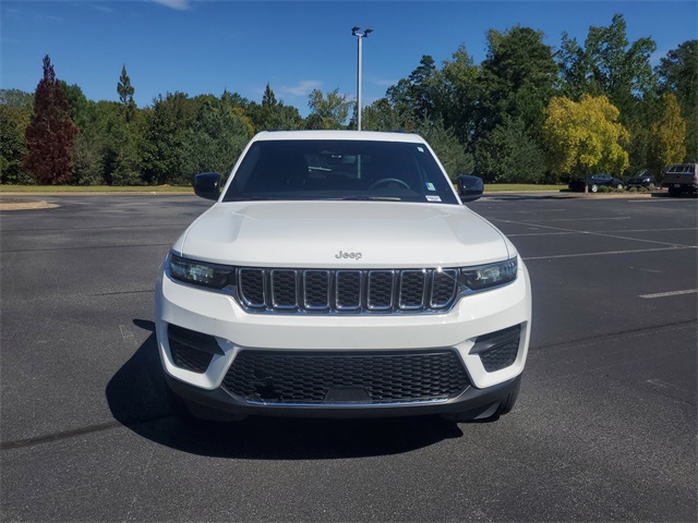2024 Jeep Grand Cherokee Laredo photo 2