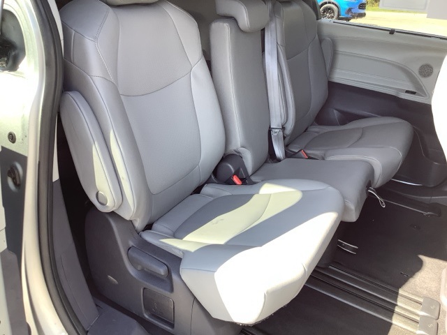 2024 Toyota Sienna XLE photo 21