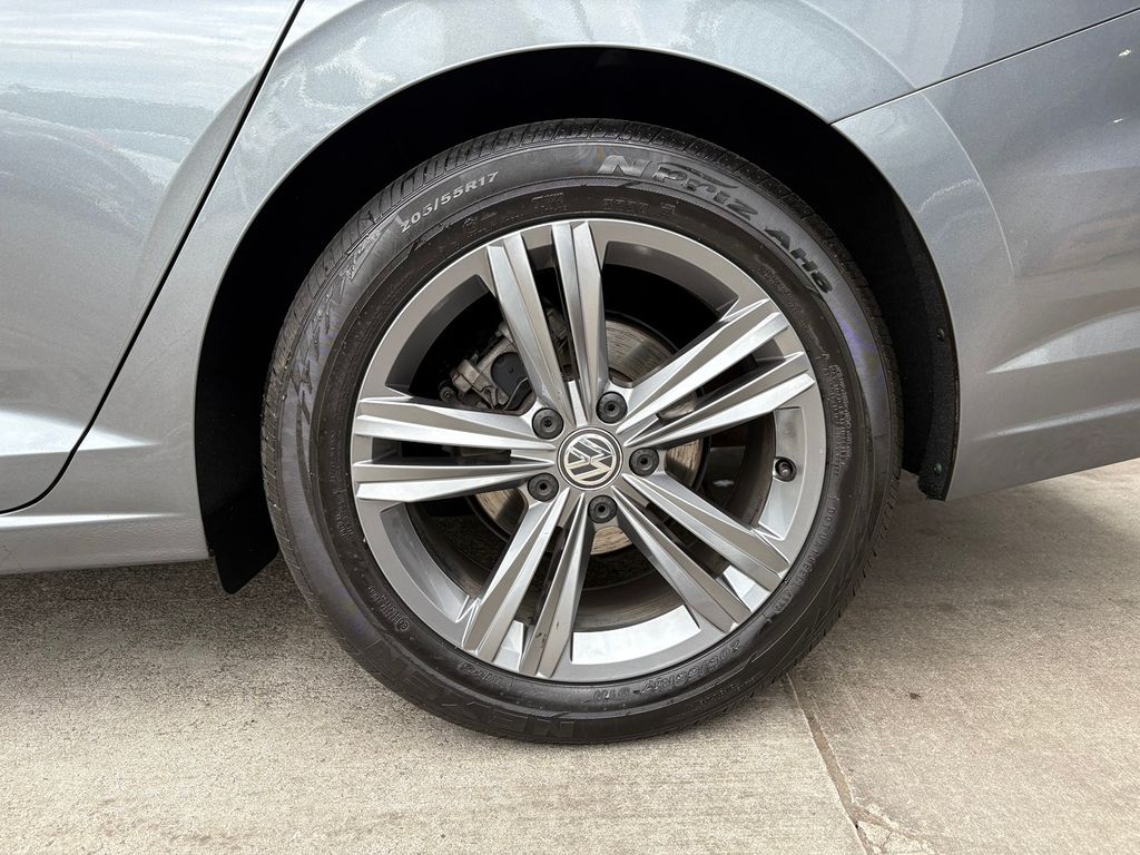2021 Volkswagen Jetta R-Line photo 12