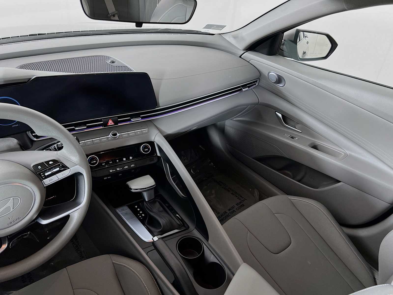 2024 Hyundai Elantra SEL photo 23