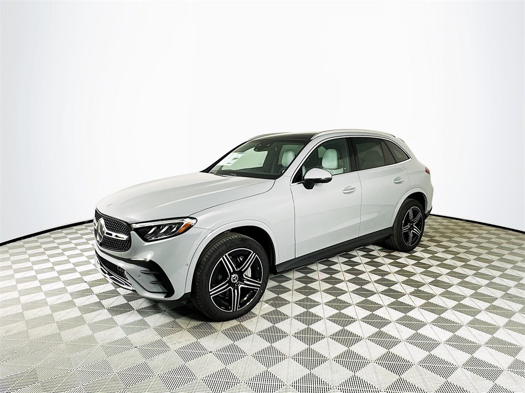 2026 Mercedes Benz GLC 300 4MATIC photo 3