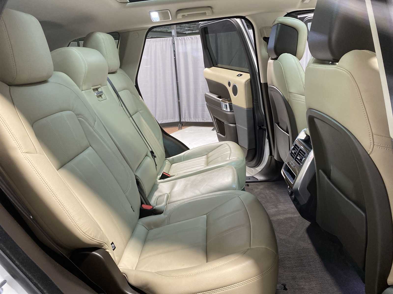 2018 Land Rover Range Rover Sport SE photo 9