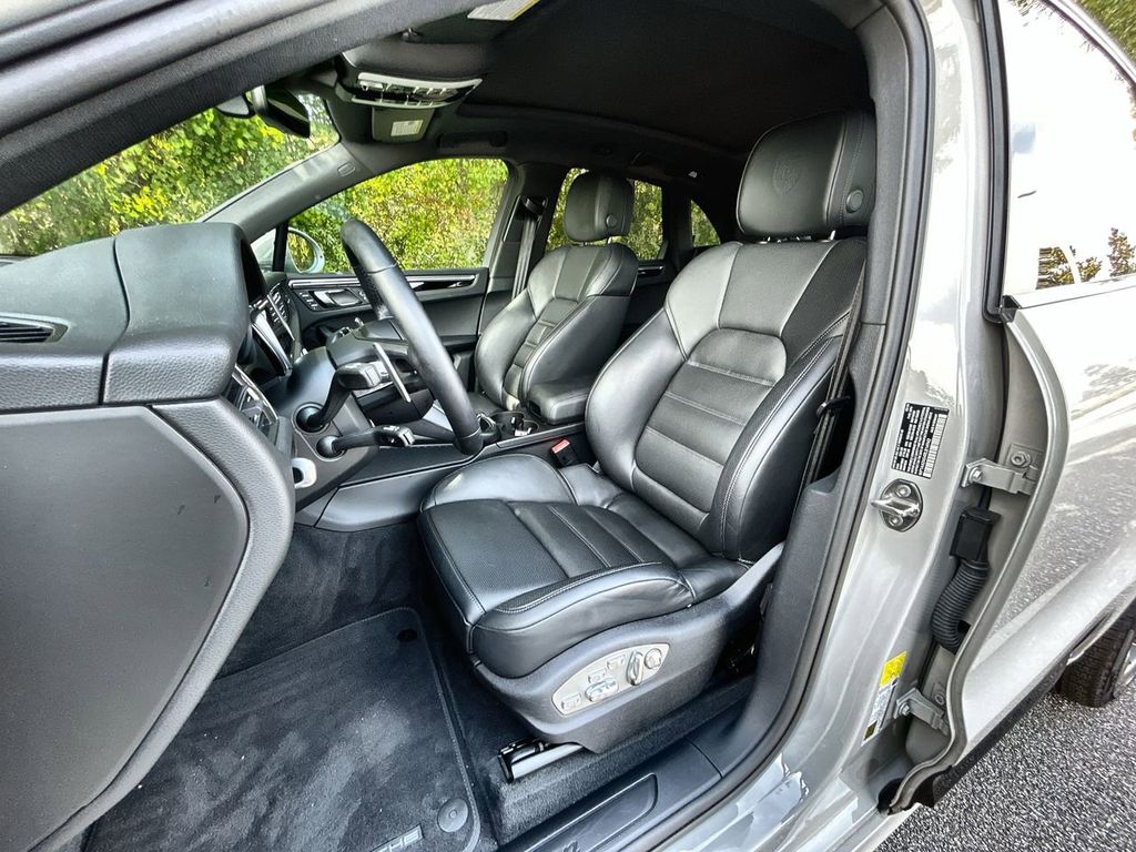 2024 Porsche Macan Base photo 13