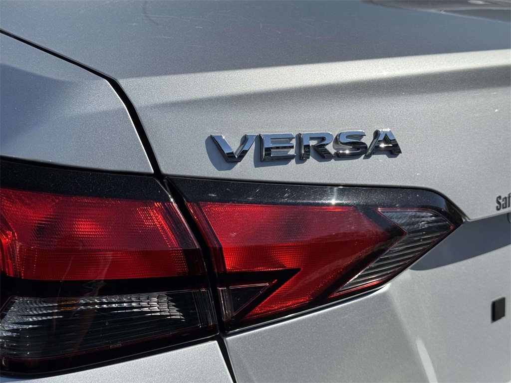 2023 Nissan Versa 1.6 S photo 9
