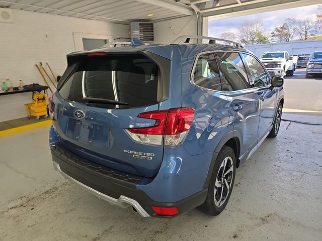 2023 Subaru Forester Touring photo 4