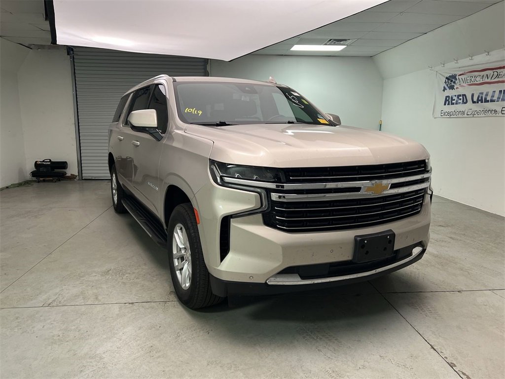 2024 Chevrolet Suburban LT's photo