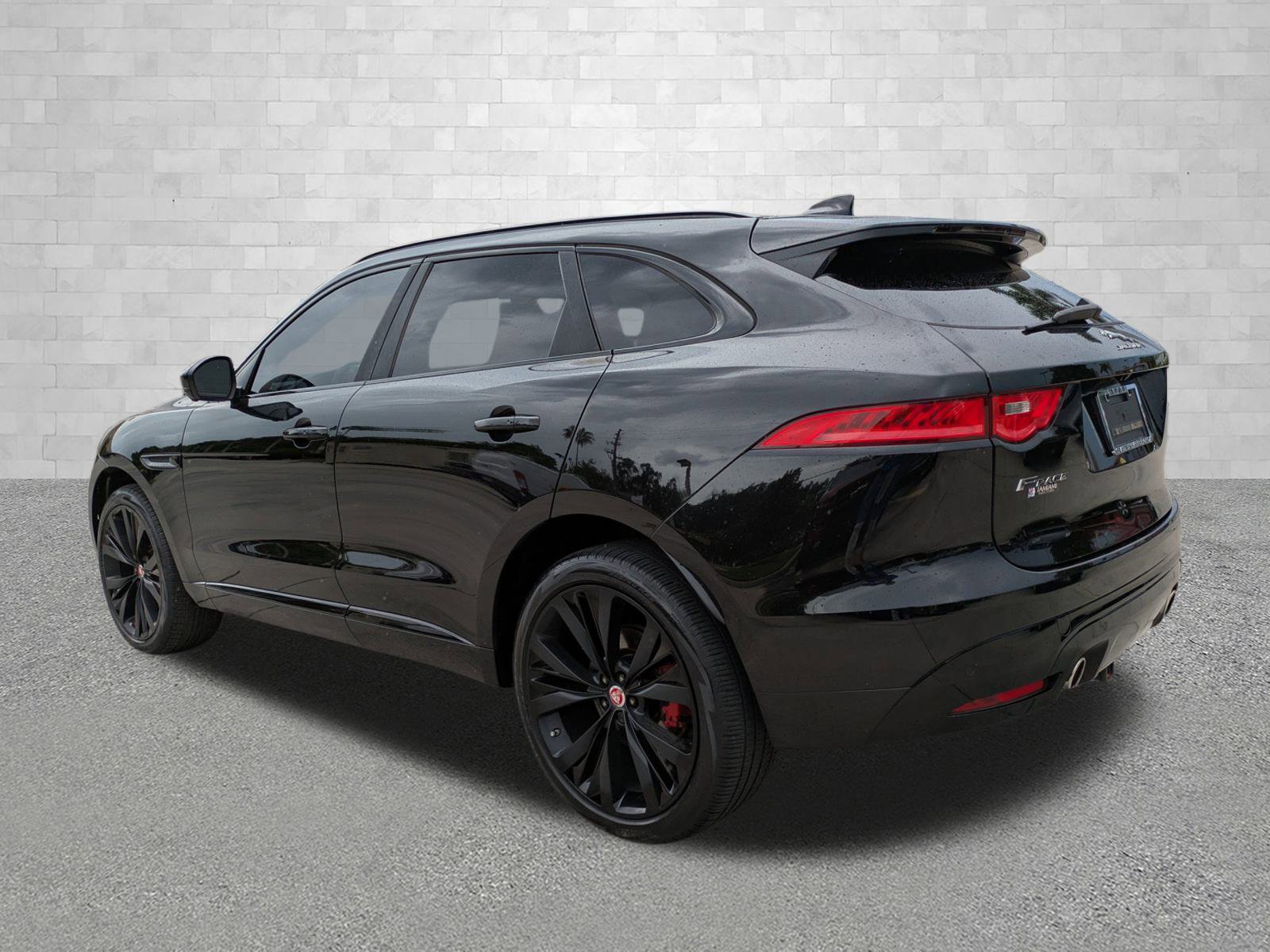 2019 Jaguar F-PACE S photo 4