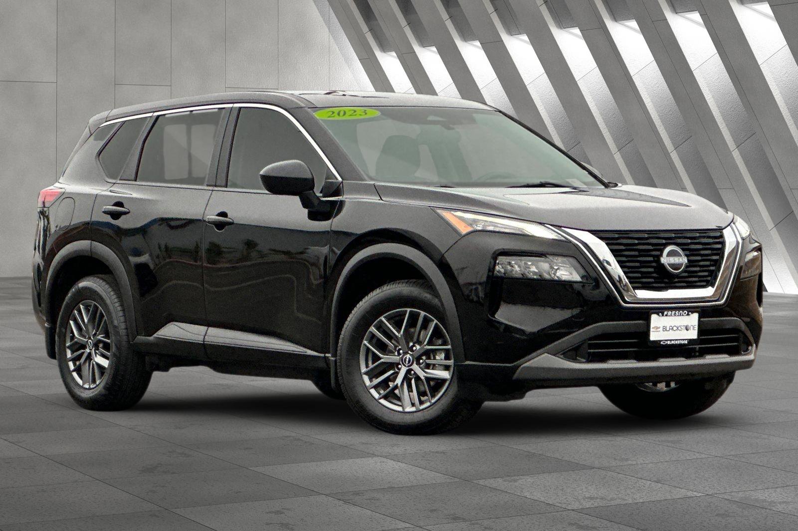 2023 Nissan Rogue S's photo