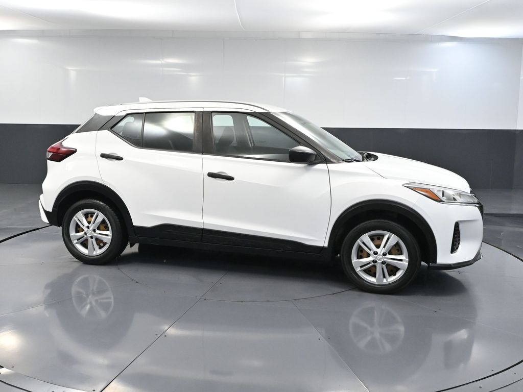 2021 Nissan Kicks S photo 2
