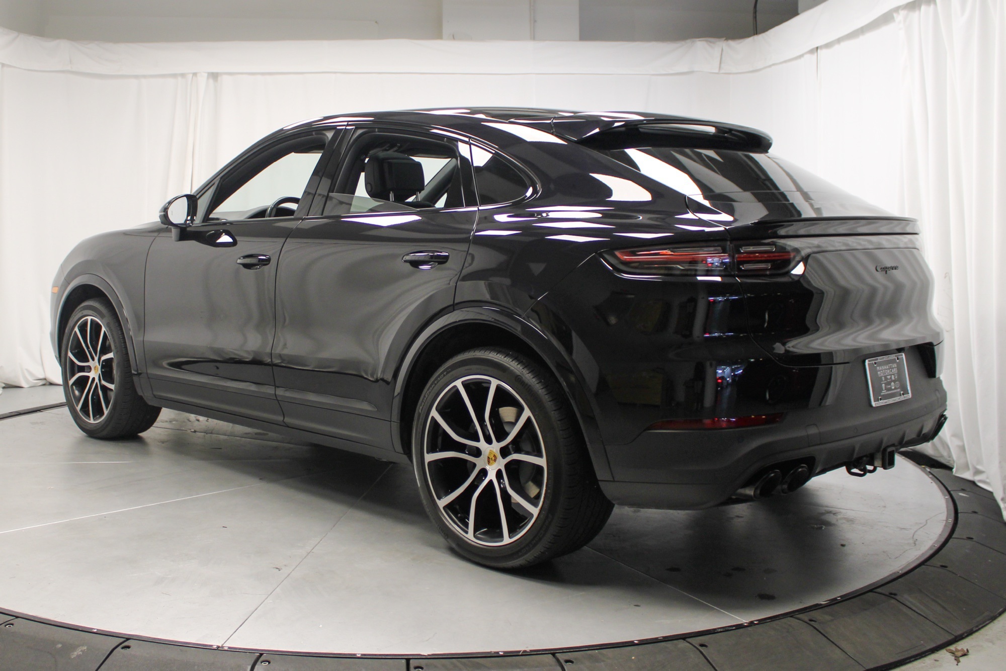 2022 Porsche Cayenne Coupe photo 7
