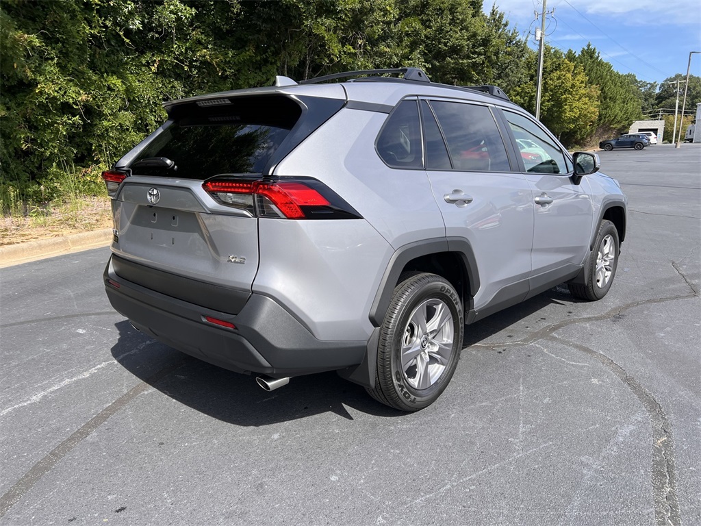 2024 Toyota RAV4 XLE photo 6