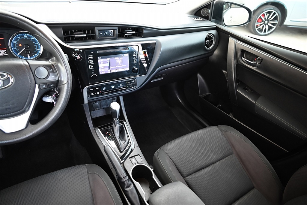 2019 Toyota Corolla L photo 12