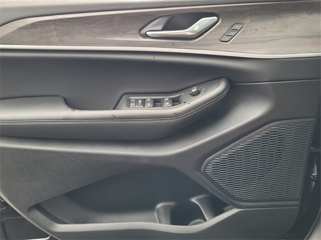 2025 Jeep Grand Cherokee Limited photo 13