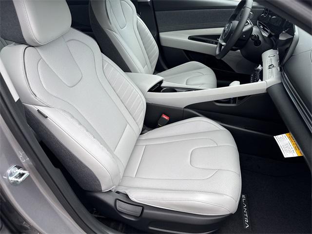 2025 Hyundai Elantra Hybrid Limited photo 13