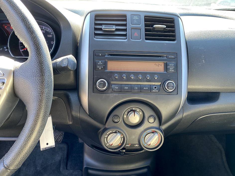 2014 Nissan Versa Note SV photo 9