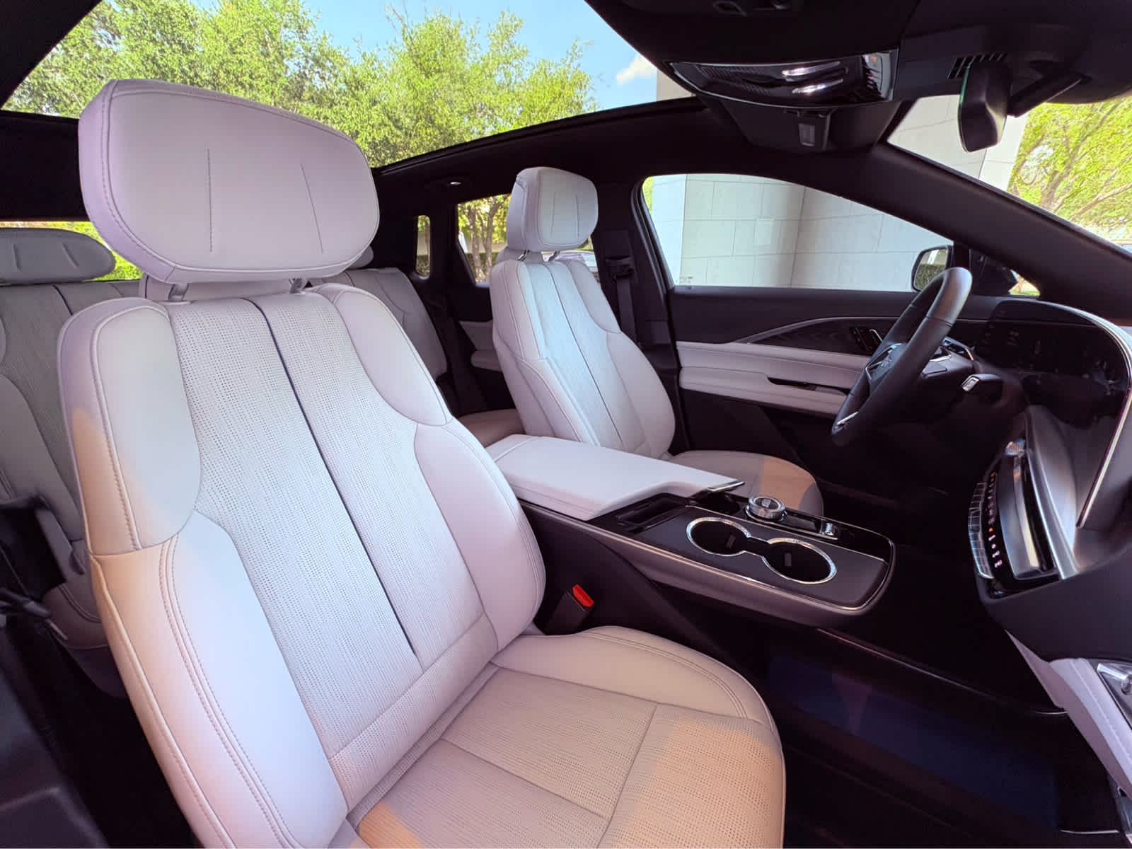 2025 Cadillac Lyriq Sport photo 17