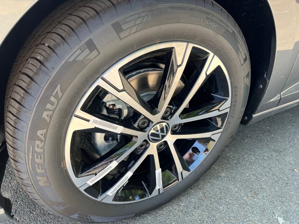 2025 Volkswagen Jetta 1.5T Sport photo 2