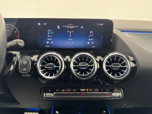 2025 Mercedes Benz GLA 250 photo 4
